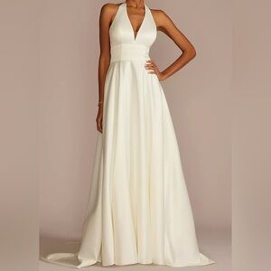 Elegant White Halter Wedding Dress – David’s Bridal – Size 16